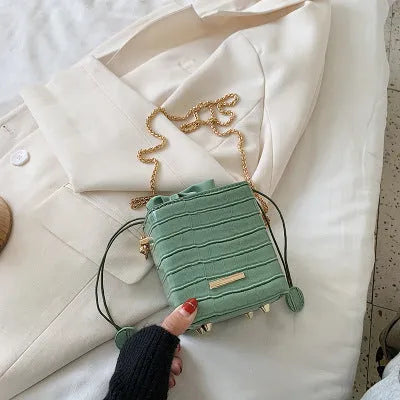 Women's small bucket-shaped chain messenger bag in multiple colours with zip closure