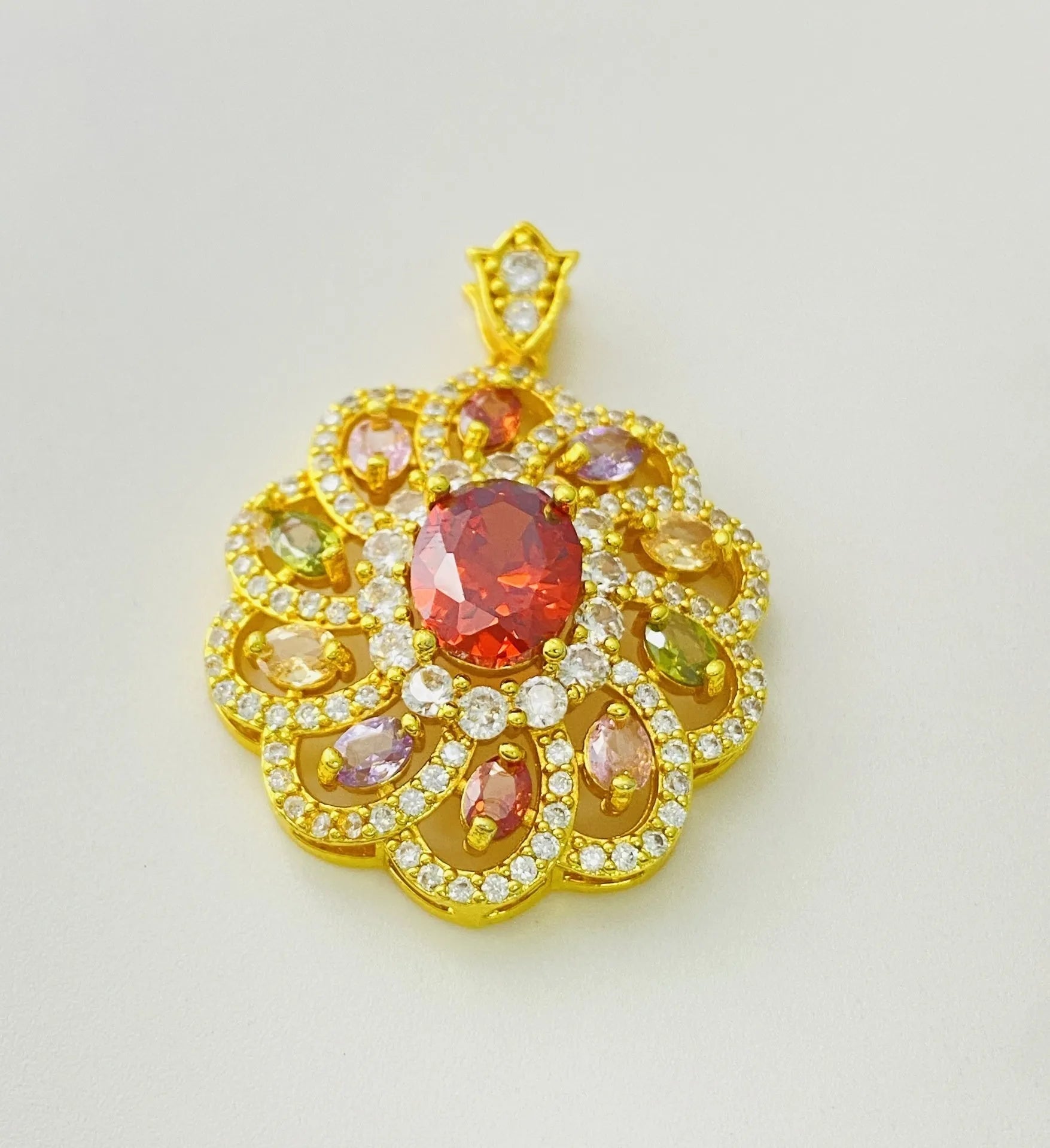 Women's zircon flower pendant necklace in gold, champagne gold, and platinum colour finishes