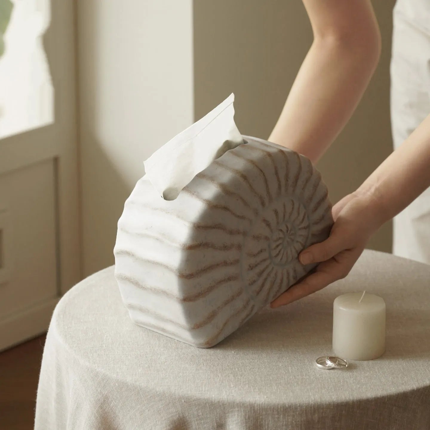 Conch ramble coloured resin decorative tissue box cover with a modern simple design.