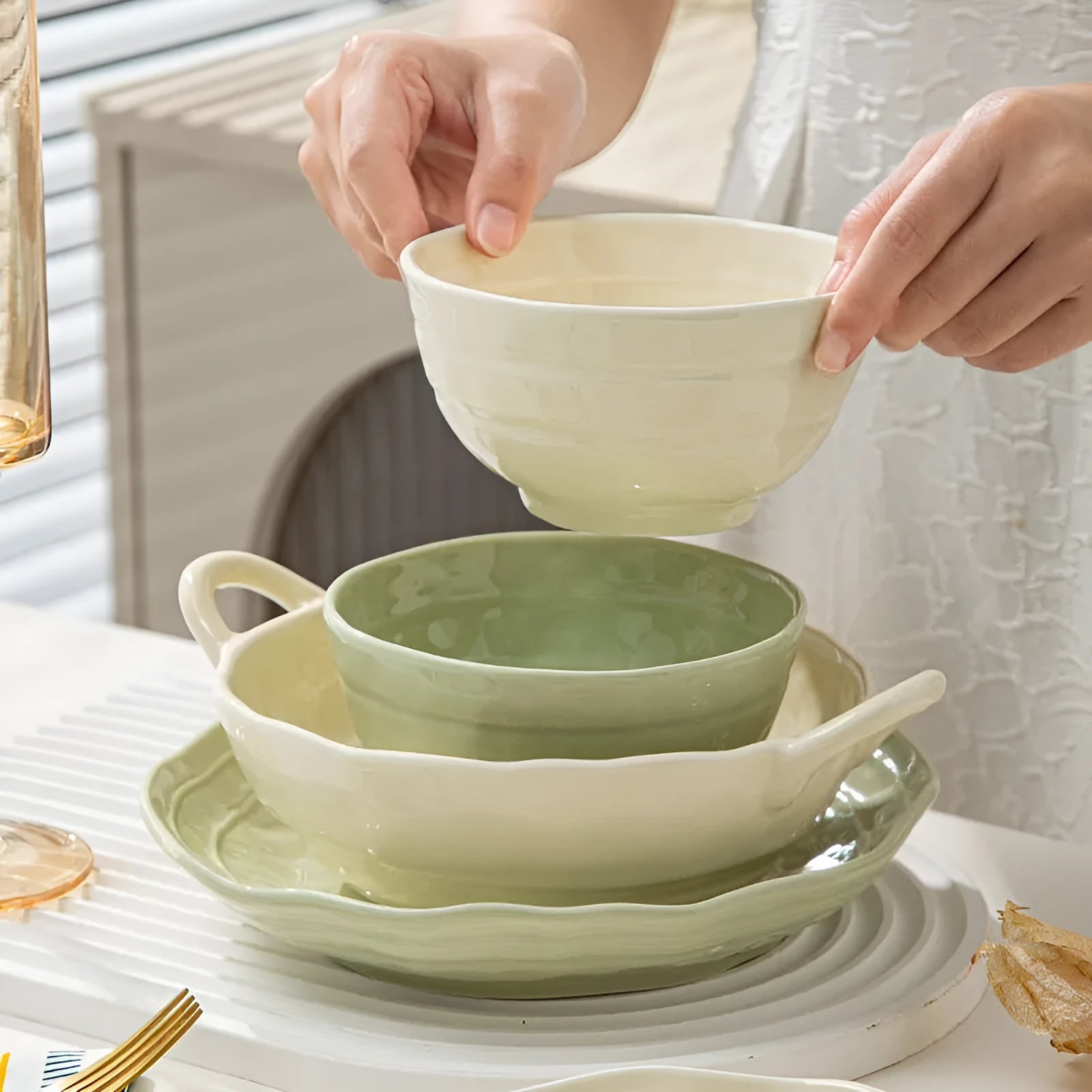 7-piece ceramic tableware set with solid colour design and modern simplicity style