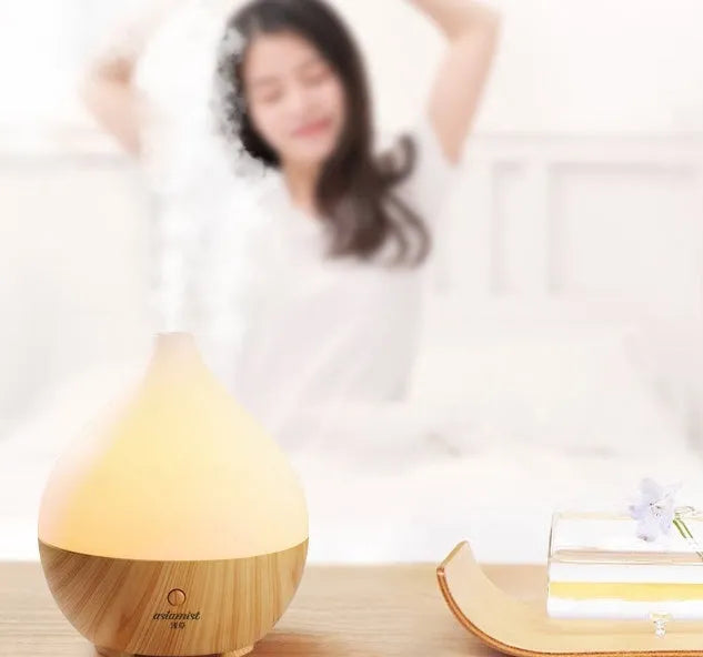Asakusa wood grain finish vase-shaped aroma diffuser with USB cable.