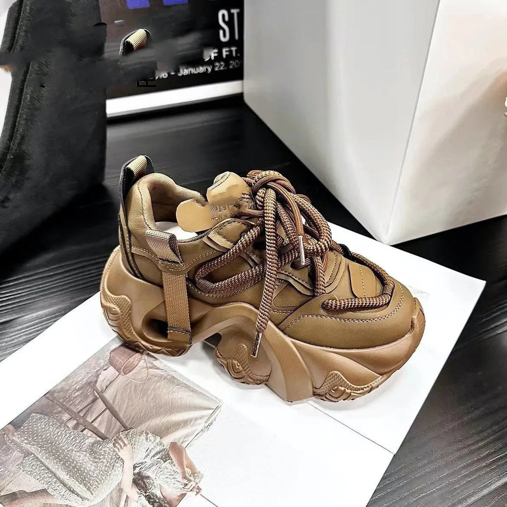 Women's height-increasing sneakers with wedge sole in synthetic leather and mesh lining
