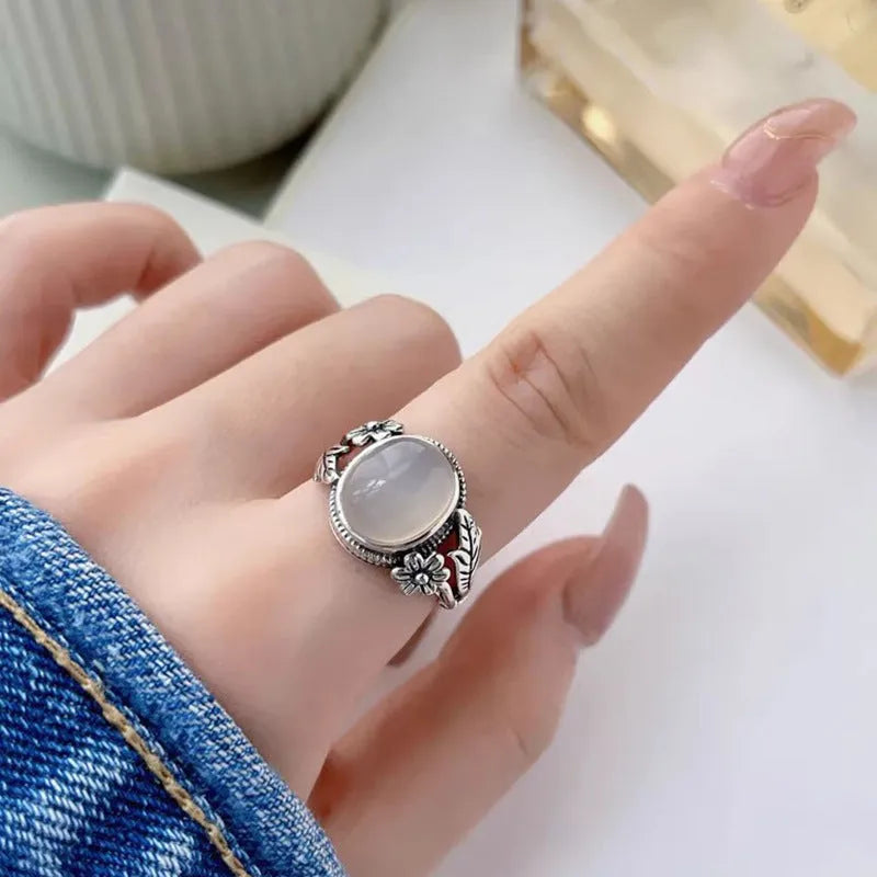 Copper vintage ring with adjustable opening and U-shaped design in white chalcedony colour