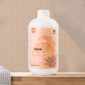 500ml bottle of antibacterial anti-itch pet shower gel for dogs and cats with olive oil and shea butter.