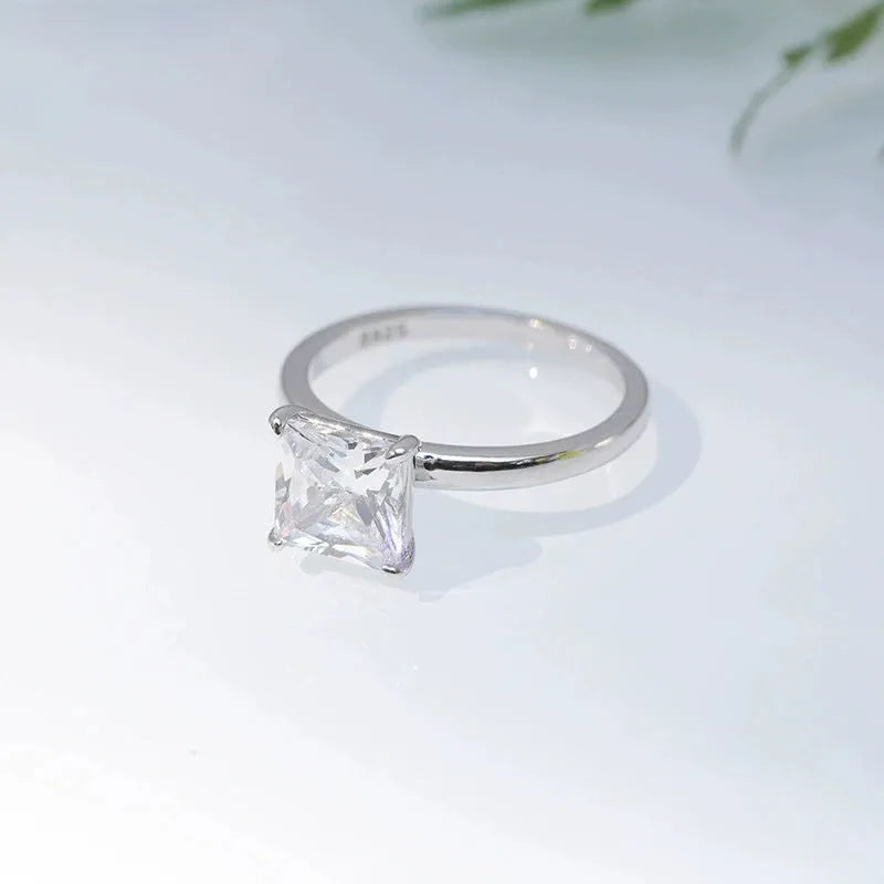 A simple geometric women's ring in polished 925 silver with a round zirconium crystal, shown in silver, gold, and rose gold colour options.