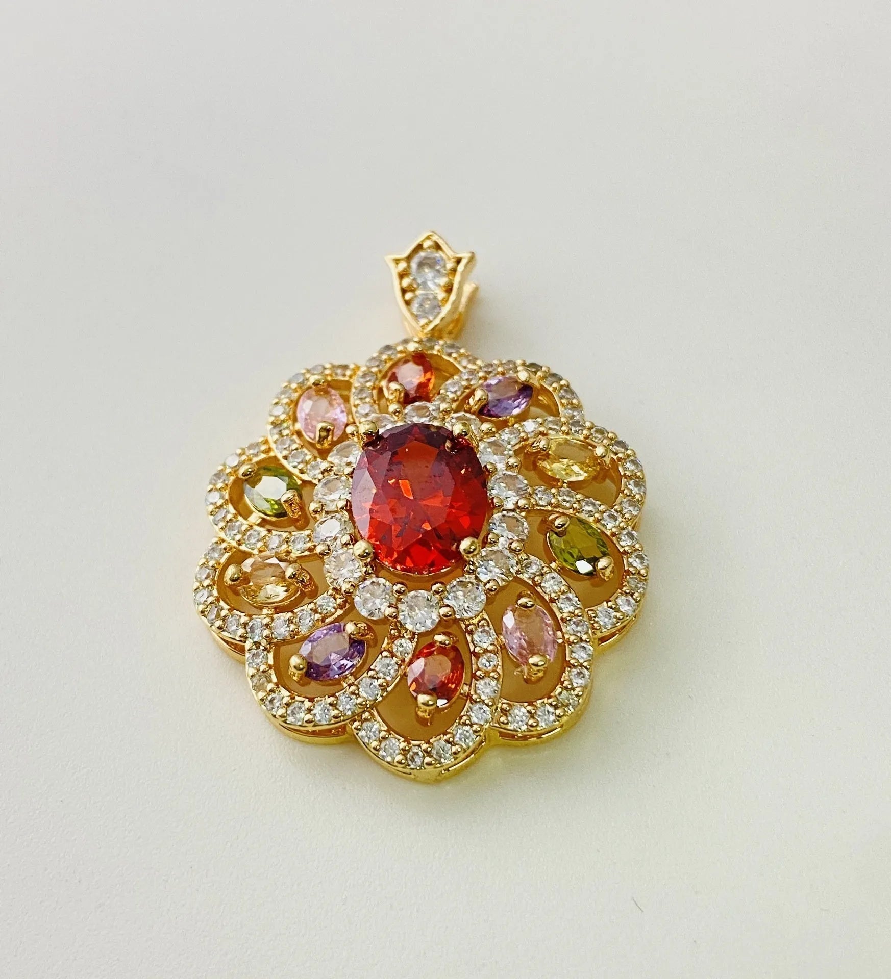 Women's zircon flower pendant necklace in gold, champagne gold, and platinum colour finishes