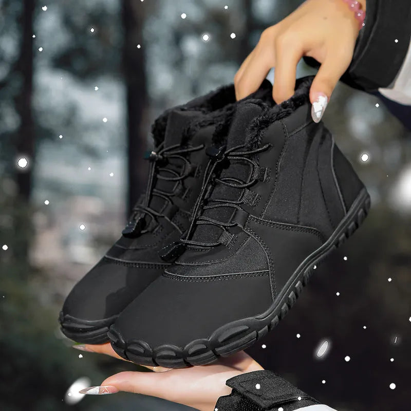 Waterproof fleece-lined snow boots with non-slip rubber soles in black colour