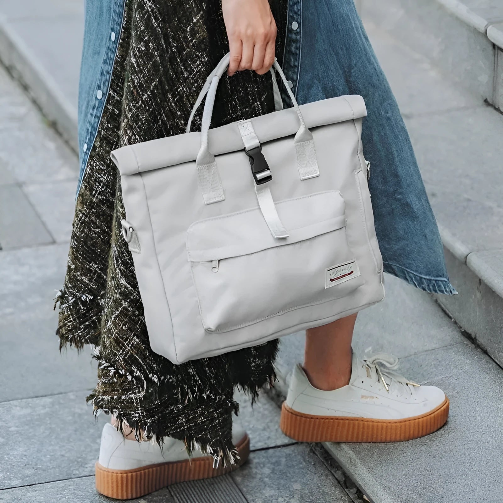 Shockproof anti-drop inner liner laptop bag in nylon, shown in beige gray, cherry blossom pink, and starry black colours.