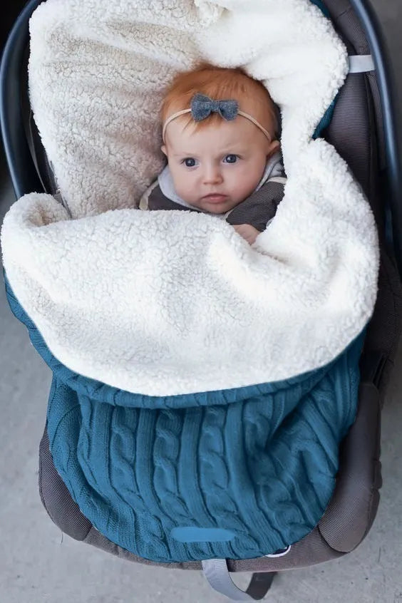Envelope-style baby stroller sleeping bag in a plain colour with thick cotton wool filling and lamb cashmere lining.