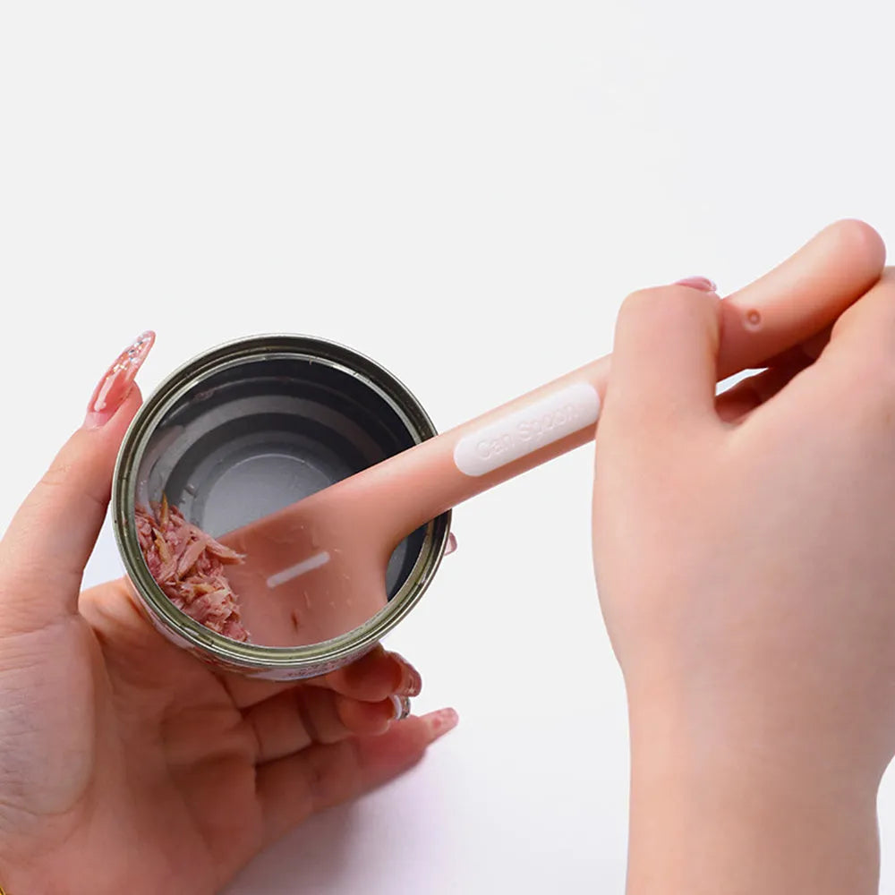 TPR long-handle pet food spoon with right-angle head for scraping canned wet food.