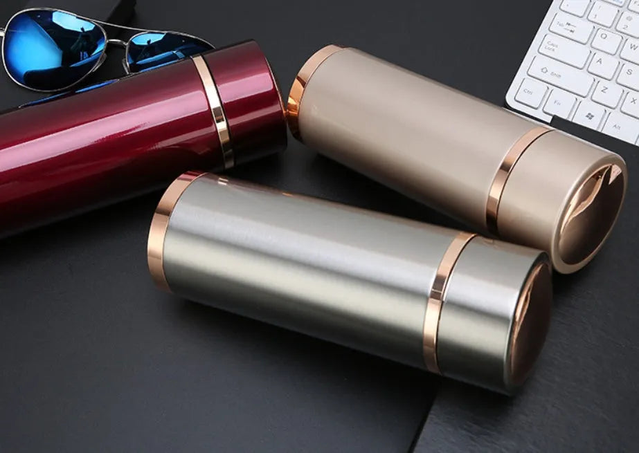 Stainless steel vacuum insulated thermo mug in gold finish with 380ml capacity and silver screw-top lid