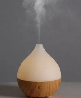 Asakusa wood grain finish vase-shaped aroma diffuser with USB cable.