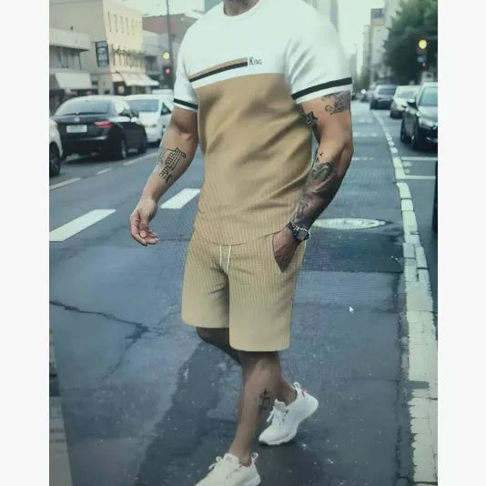 Men's loose-fit short-sleeved t-shirt and matching shorts set in summer leisurewear