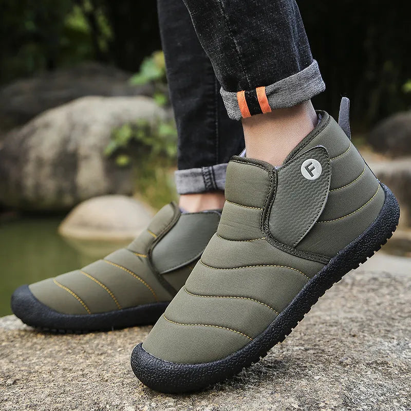 Men's waterproof snow boots in black, blue, green or yellow with a cotton upper and non-slip rubber sole