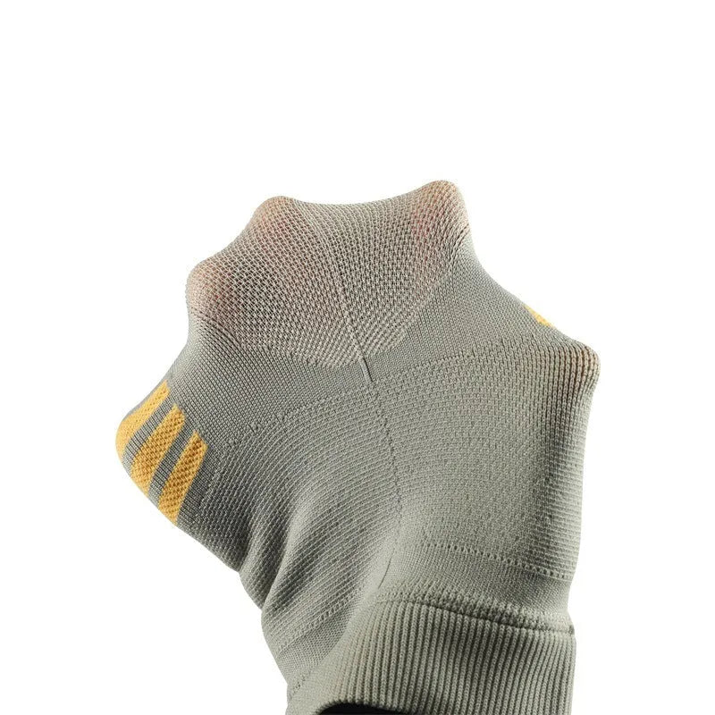 A pair of polyester sports knee pads for basketball and aerobics in multiple colour options.
