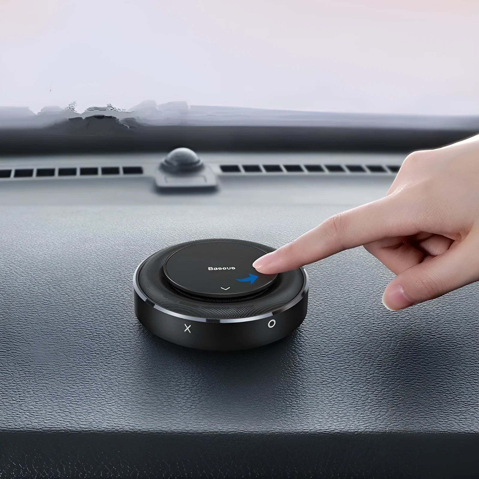 Round aluminium alloy car fragrance in black colour with seat-type dashboard placement
