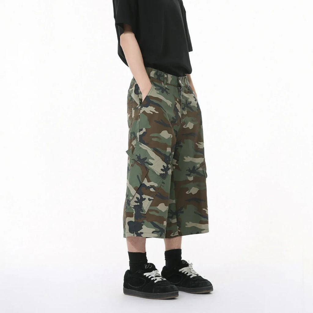 Men's camouflage cotton wide-leg trousers with large side pockets and cropped length