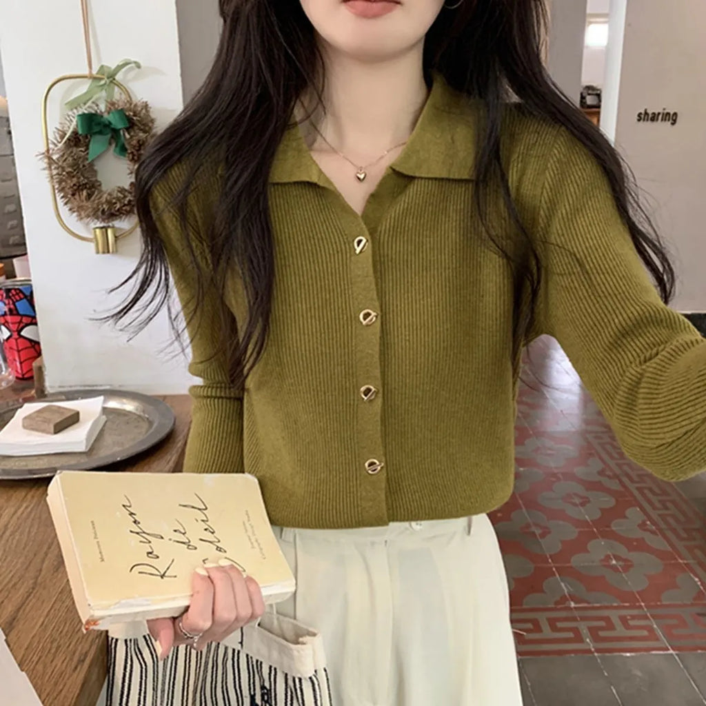 Women's loose-fit long sleeve knitted cardigan in viscose, shown in beige colour.
