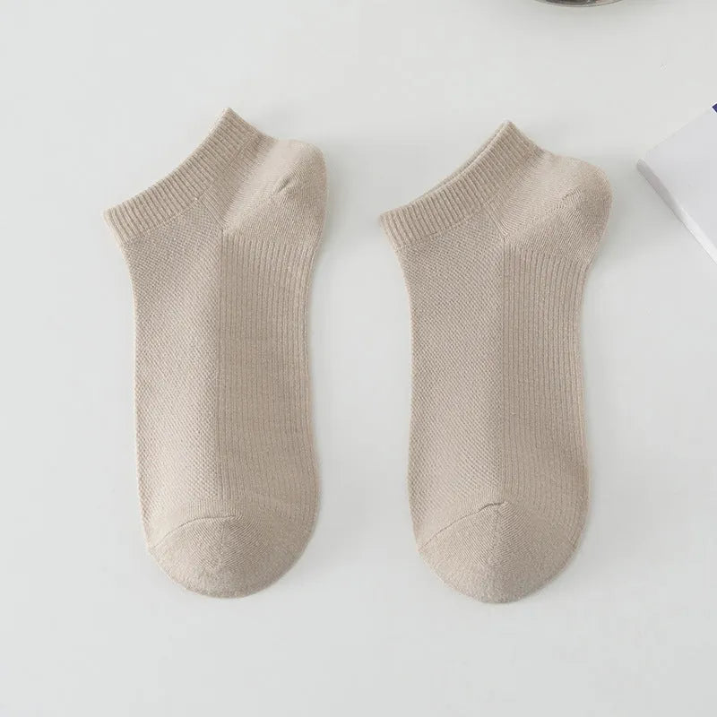 Solid colour low-cut polyester boat socks in six colour options with breathable fabric