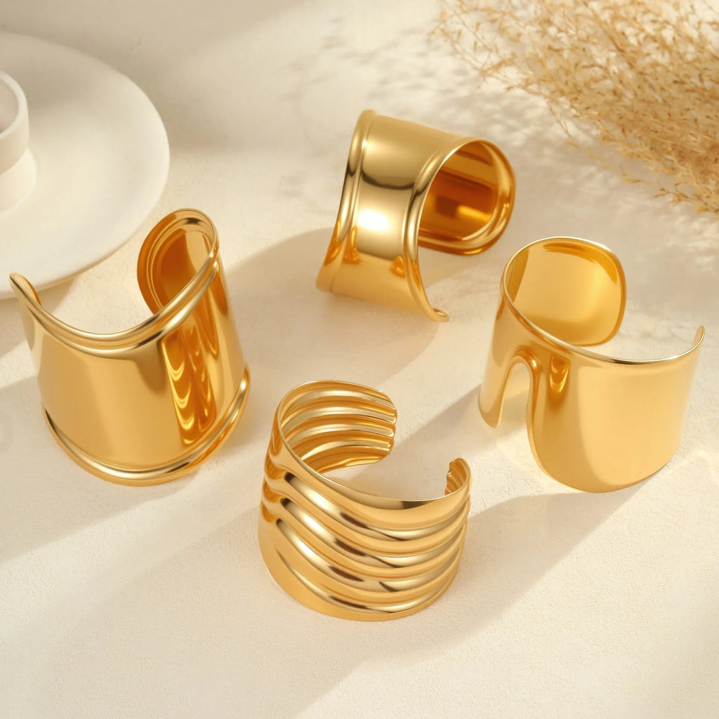 Women's fashion bracelet with gold-plated wave design and geometric elements