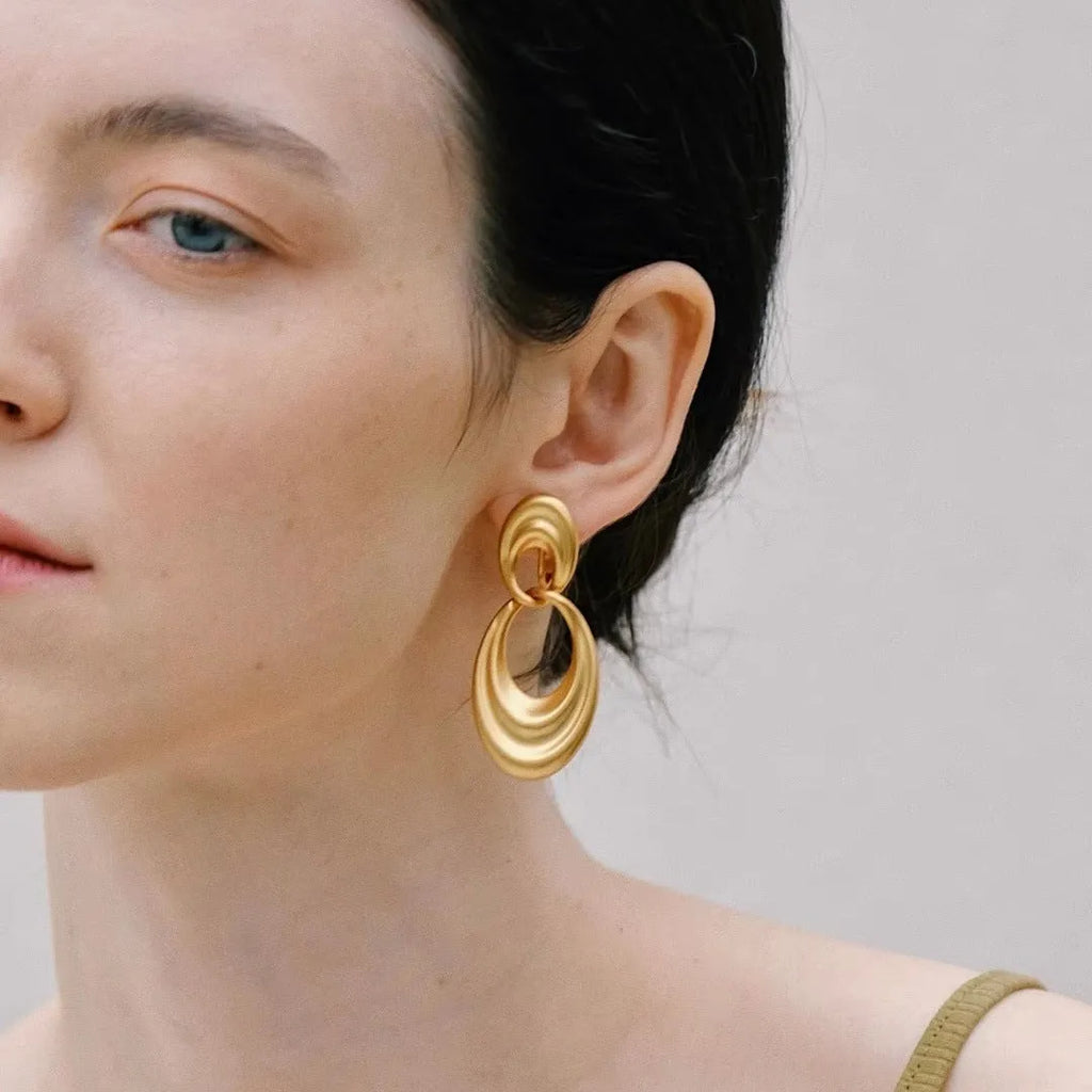 Copper double circle French retro earrings with U-shaped drop design in a plain gold quicksand finish.