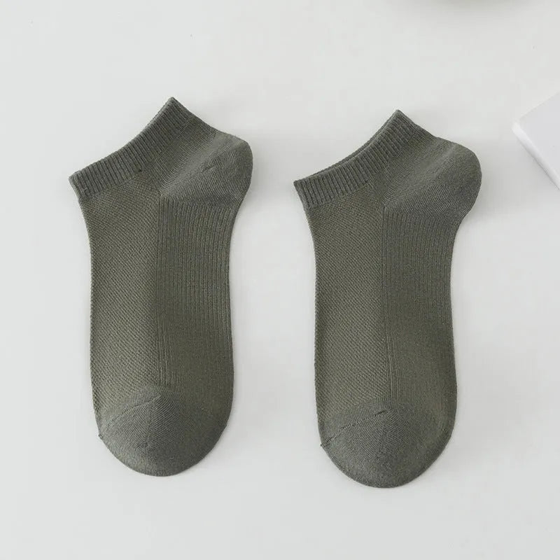 Solid colour low-cut polyester boat socks in six colour options with breathable fabric