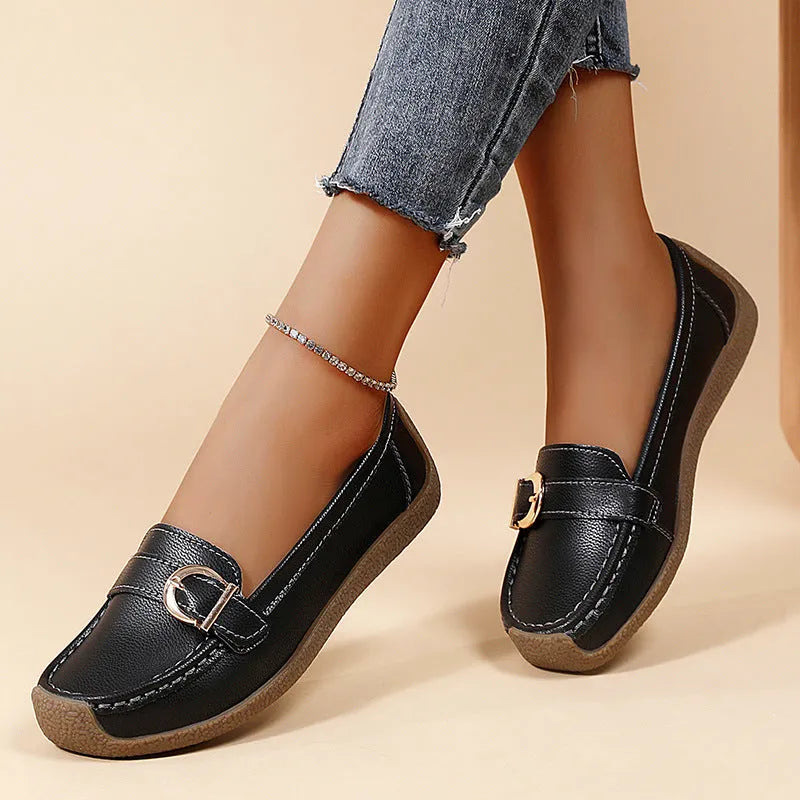 Women's casual flat loafers in artificial PU leather with a rounded toe and beef tendon sole.