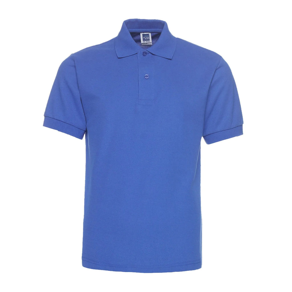 Man wearing a solid colour short sleeve polo shirt with a lapel collar in a loose fit.