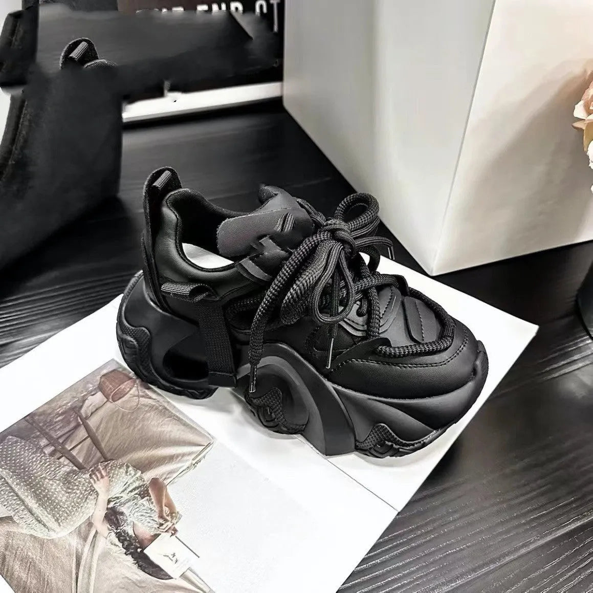Women's height-increasing sneakers with wedge sole in synthetic leather and mesh lining