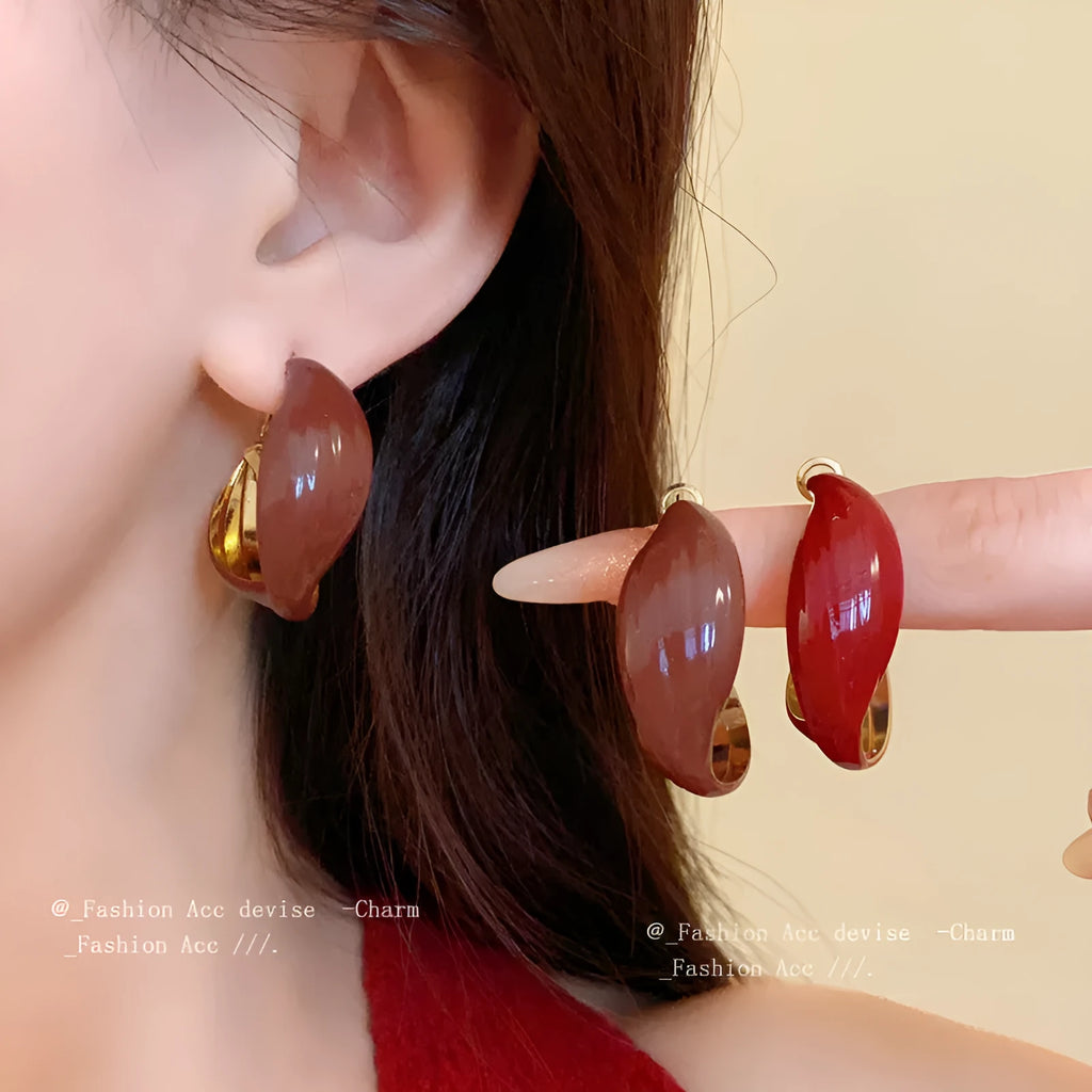 Retro geometric drip oil earrings for women U-shaped iron silver needle vintage style