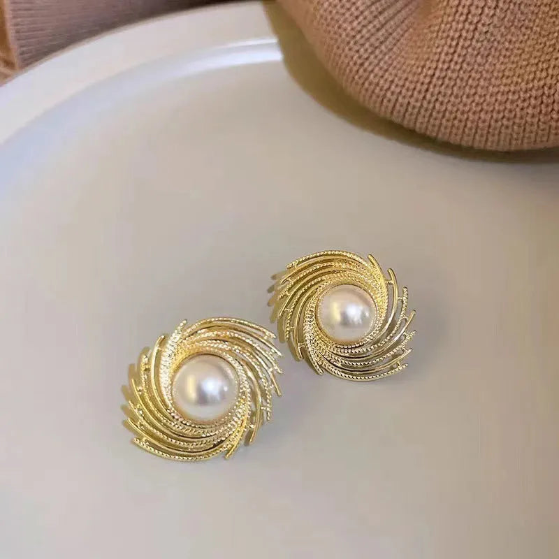 Women's vintage pearl earrings with irregular flower shape design