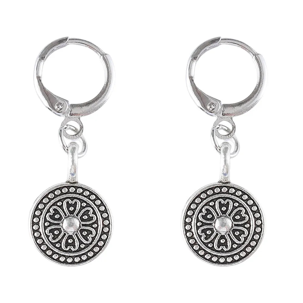 A pair of geometric zinc alloy earrings with a round distressed ethnic print in Bohemian retro style.