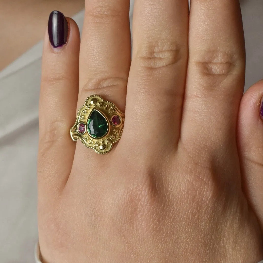 Geometric gold electroplated alloy women's ring in golden lvzuan colour with ins style design