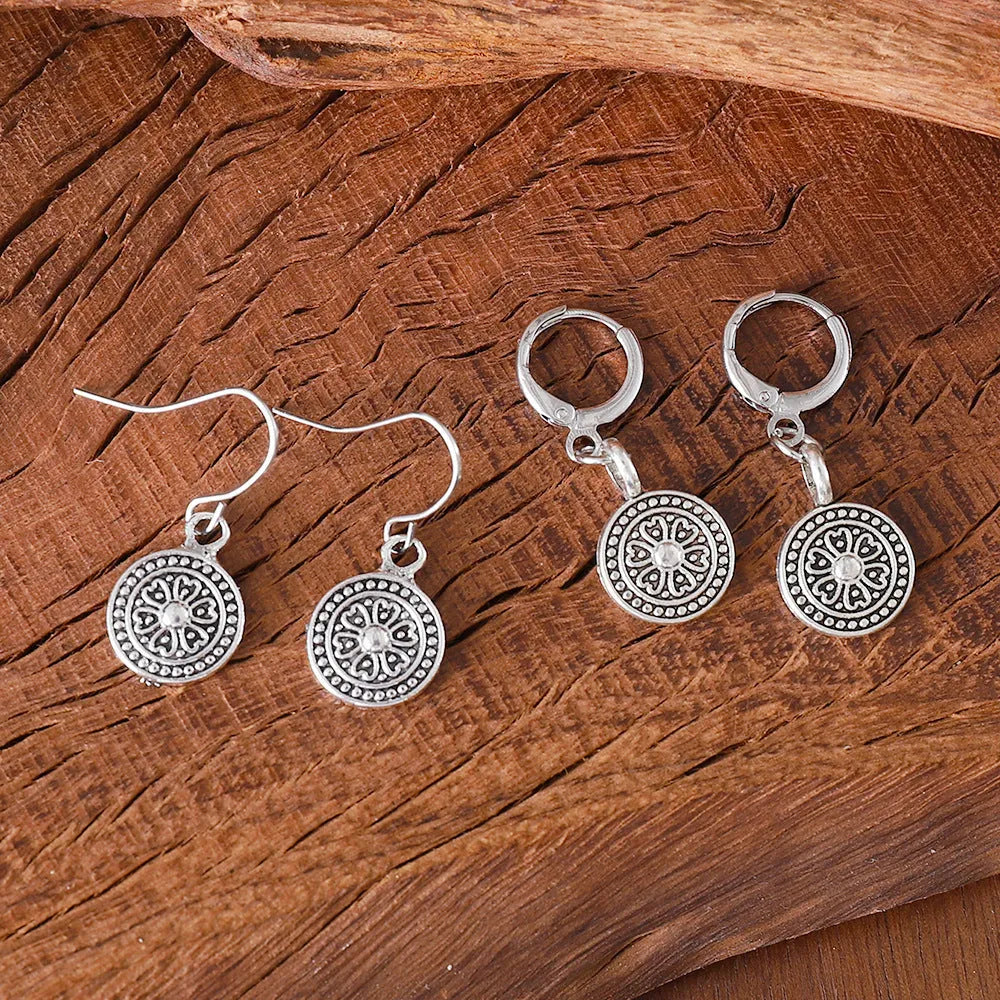 A pair of geometric zinc alloy earrings with a round distressed ethnic print in Bohemian retro style.