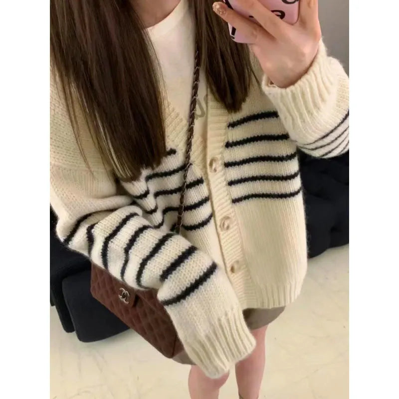 Polyester cardigan with 3D pattern and button collar in pictured colour
