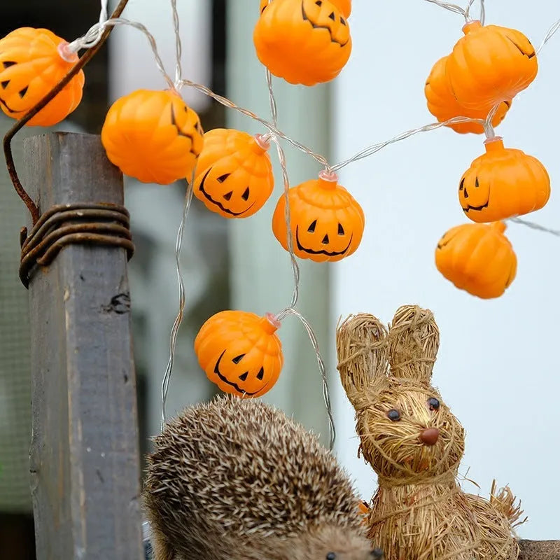 LED pumpkin string lights on a wall, 1.5m 10 lights, cool-to-touch decoration