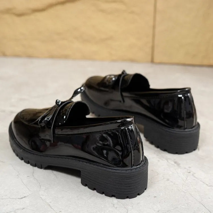 Women's black loafers with a decorative bow on the front, made from artificial PU.