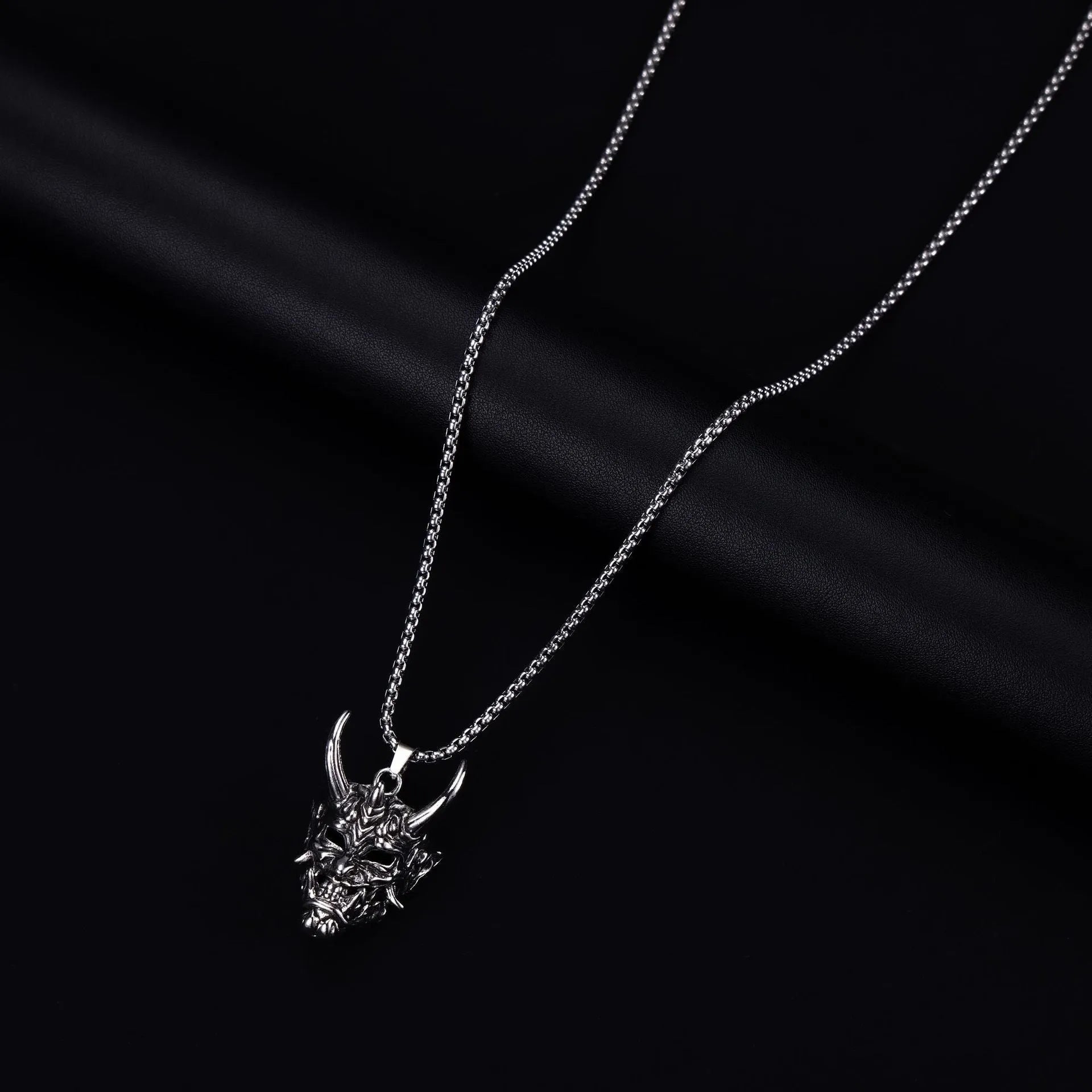 Men's vintage silver necklace with detailed zinc alloy pendant measuring 40mm wide by 27mm high