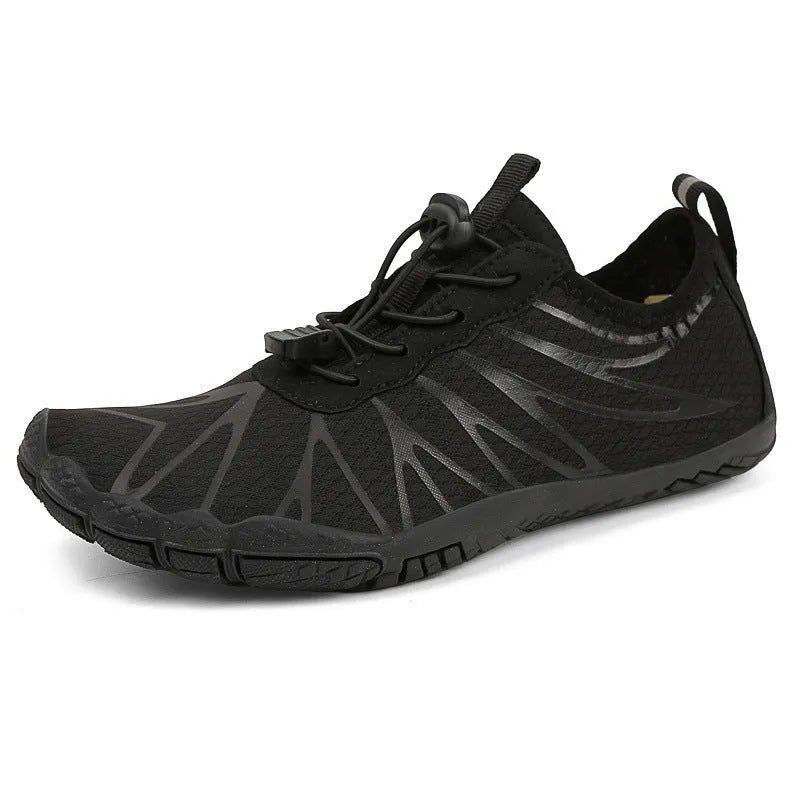 Casual low-top sports shoe with lace-up front in multiple colour options.