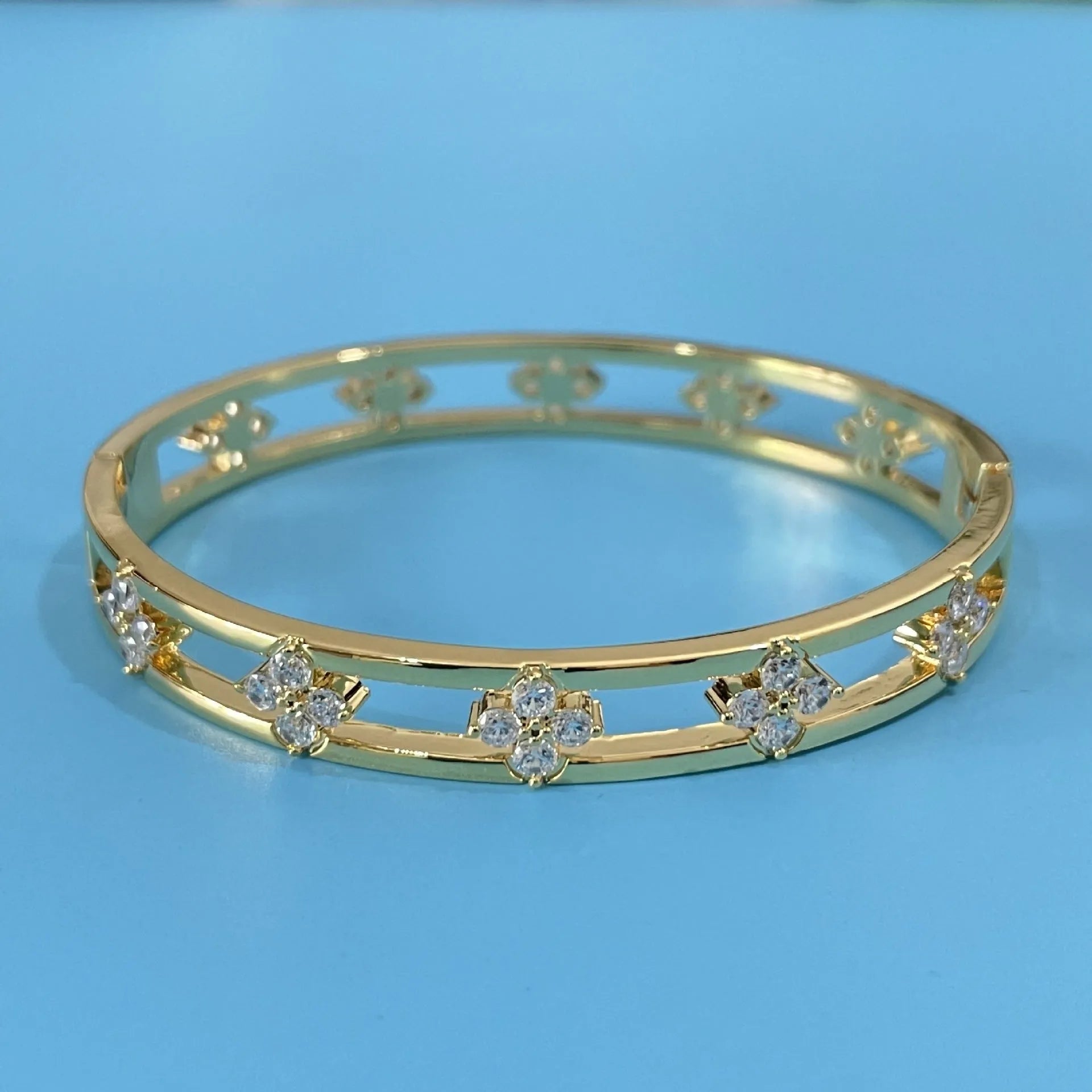 Gold or silver hollow women's bracelet with four-leaf clover design and zircon crystals