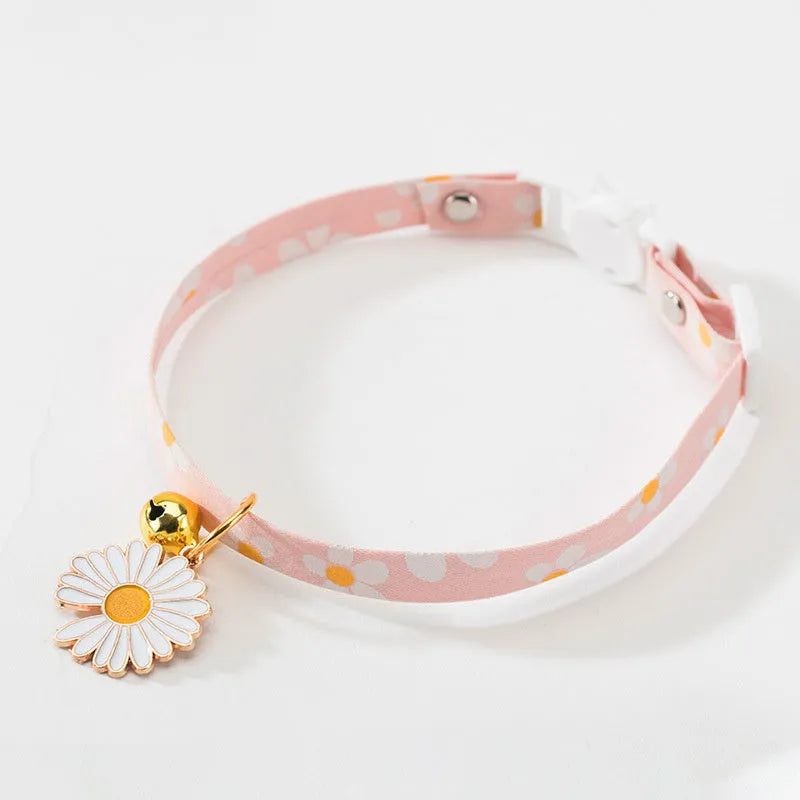 Adjustable cat collar with bell pendant and decorative bow tie in green, pink or yellow colours