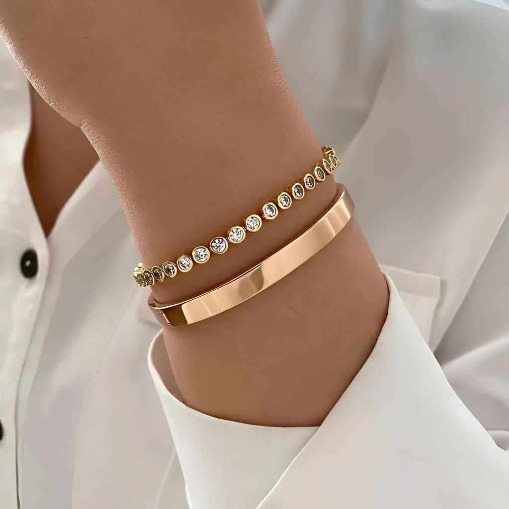 Gold and silver zinc alloy vintage bracelet set with drop-shaped geometric links on a white background
