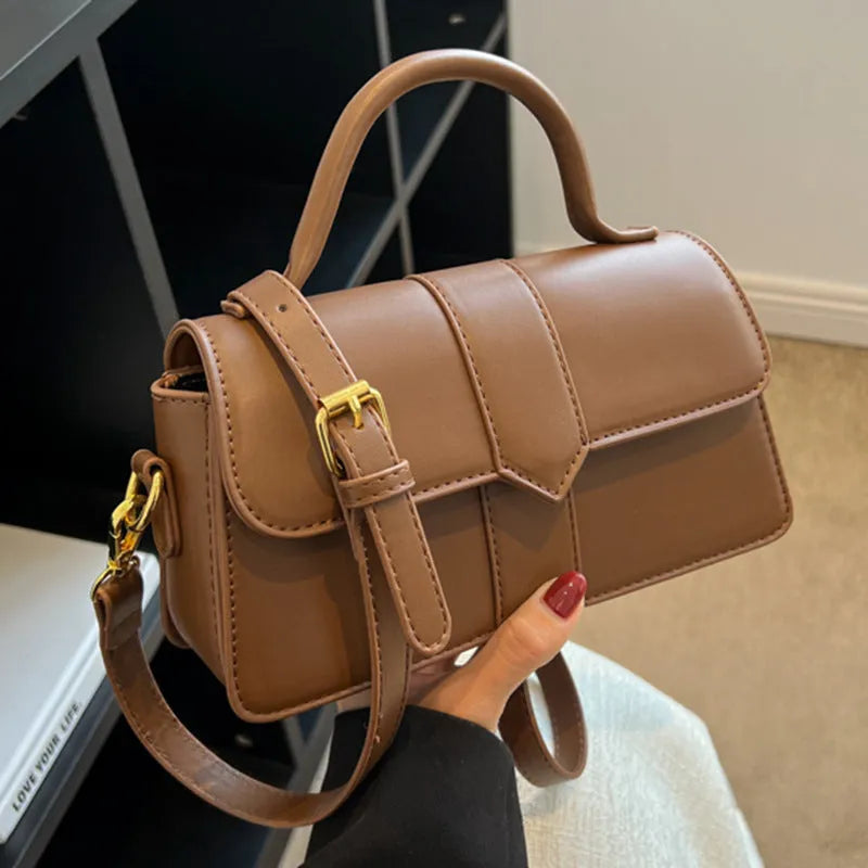 Women's horizontal square messenger bag in polyurethane leather with file compartment interior
