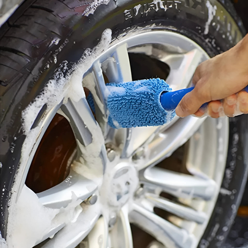 Microfiber car tyre brush with long 29cm handle in grey colour for wheel cleaning