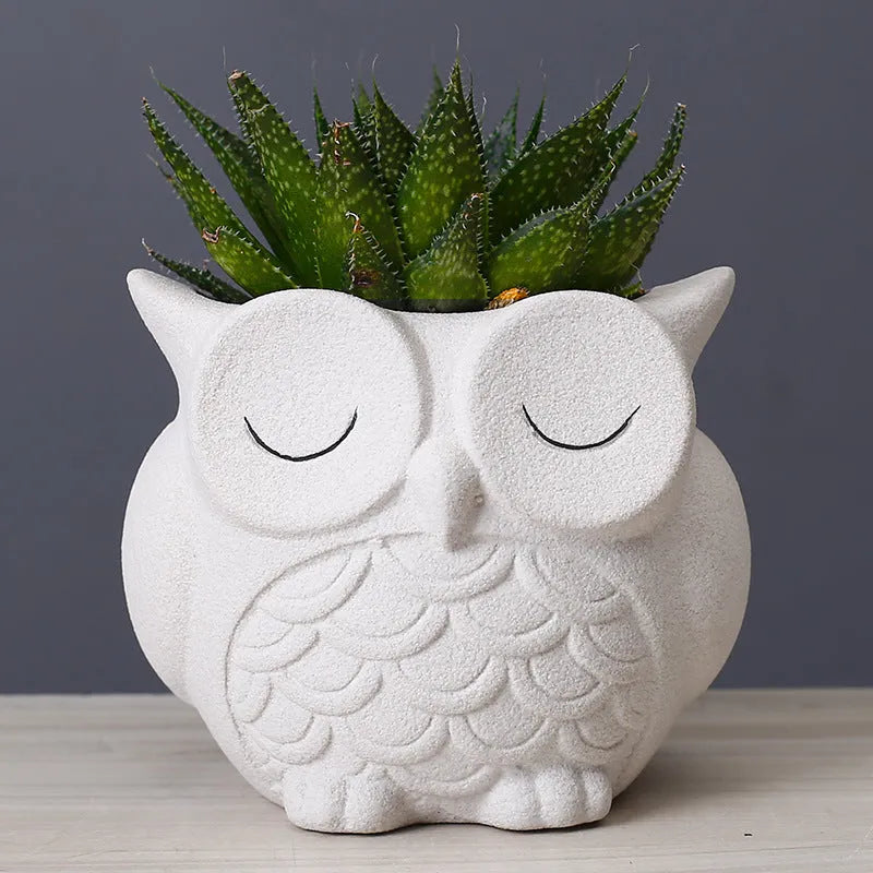 Handmade frosted ceramic owl pot for succulents in light pink, dimensions 11x9x9 cm.