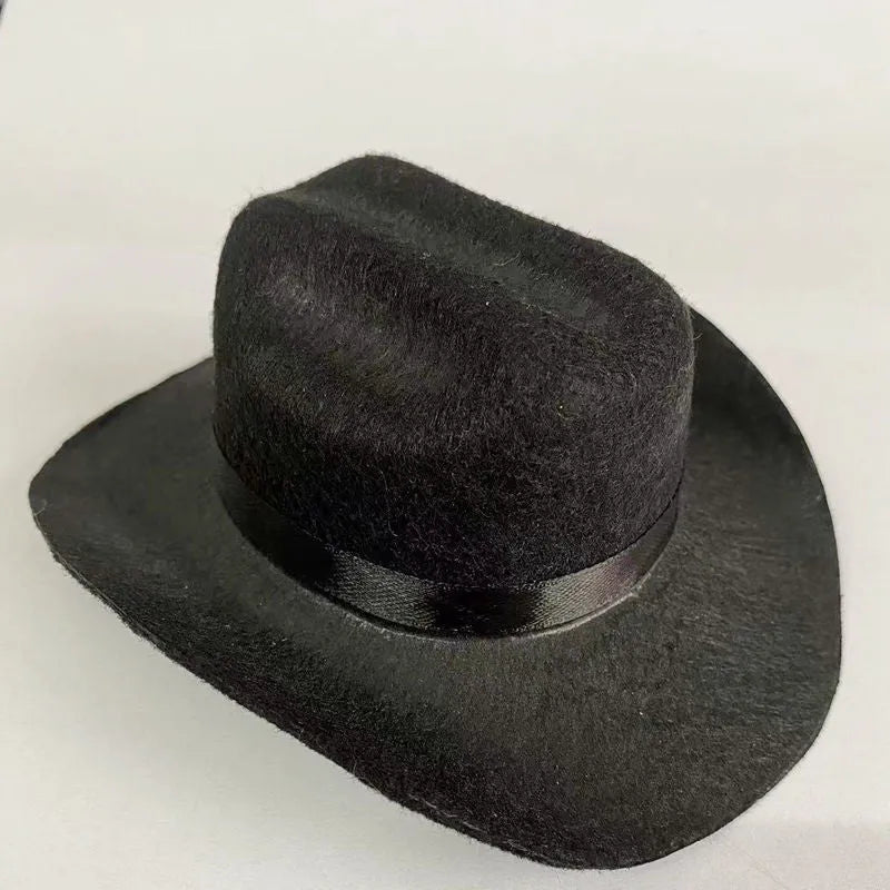XINGX British cowboy hat for cats in non-woven fabric with decorative ribbon trim.
