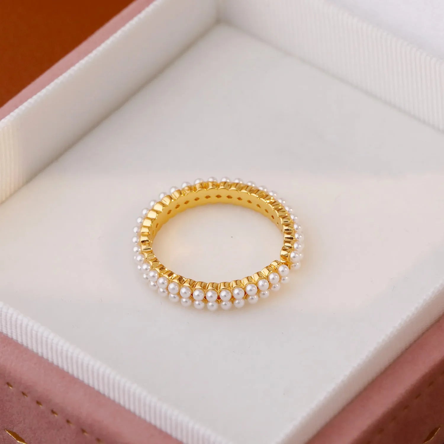 Gold open-mouth women's ring with geometric round shape and electroplated copper construction