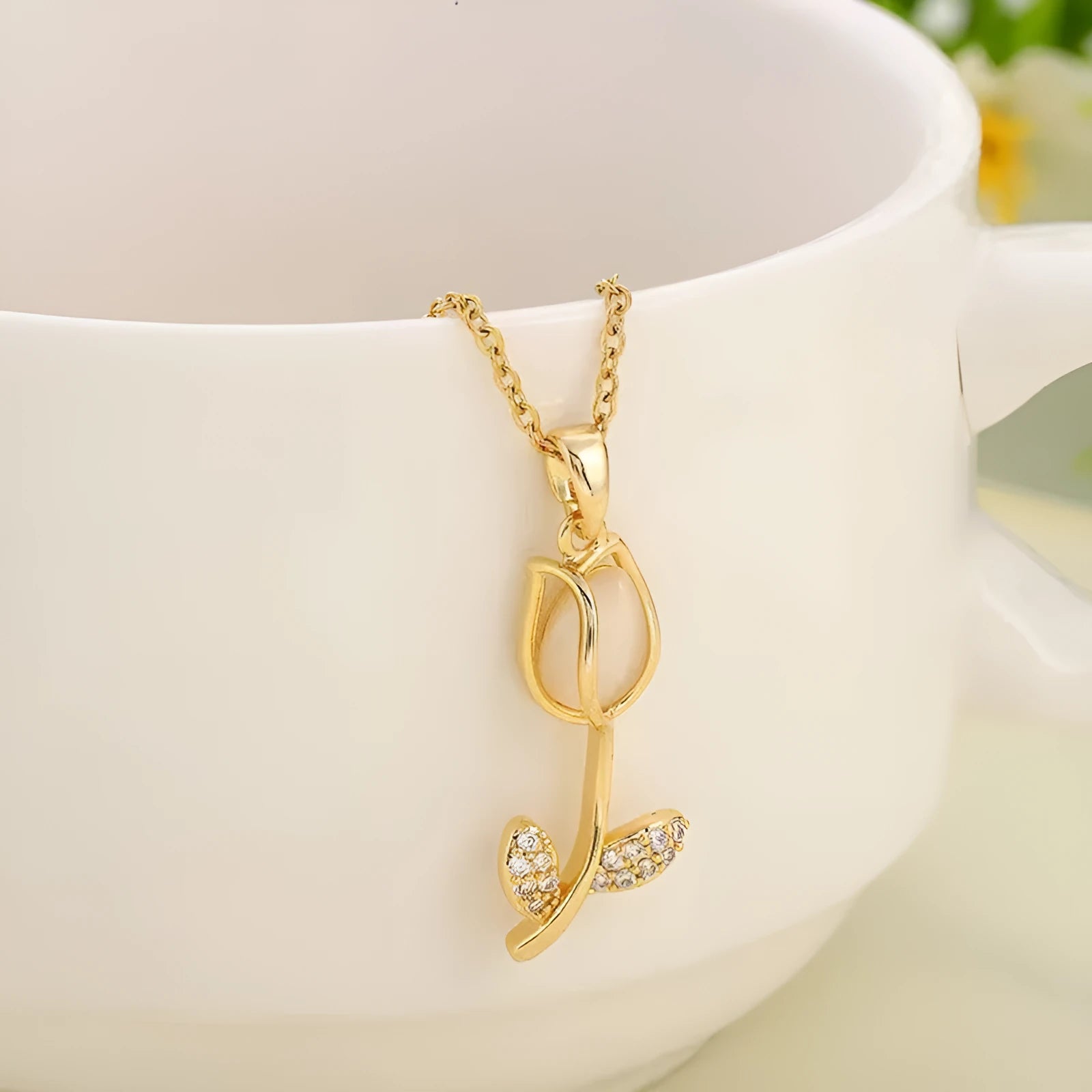 Gold-coloured tulip flower pendant necklace on a titanium steel chain for women.