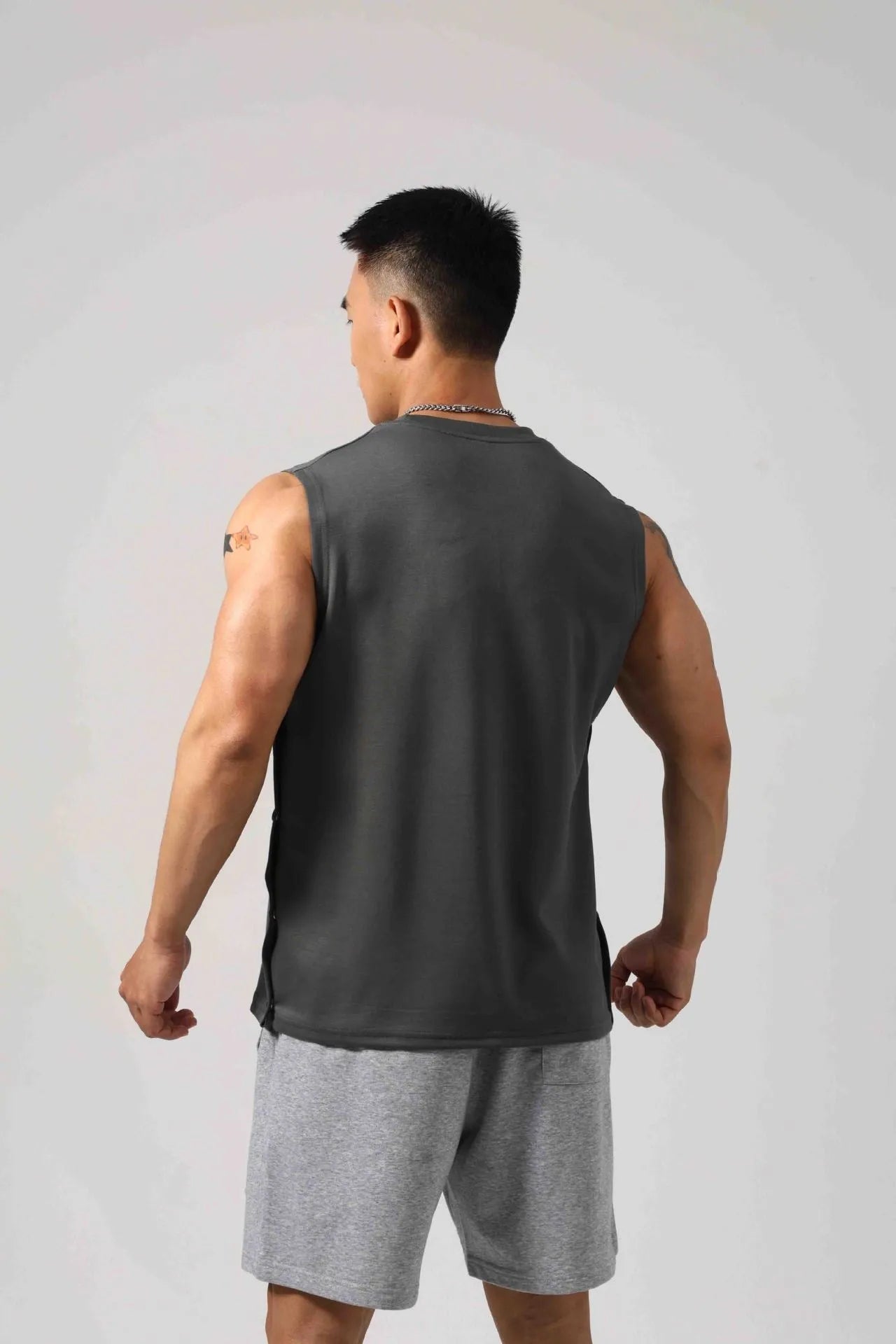 Men's loose cotton fitness vest with hidden hook side openings in black Korean style