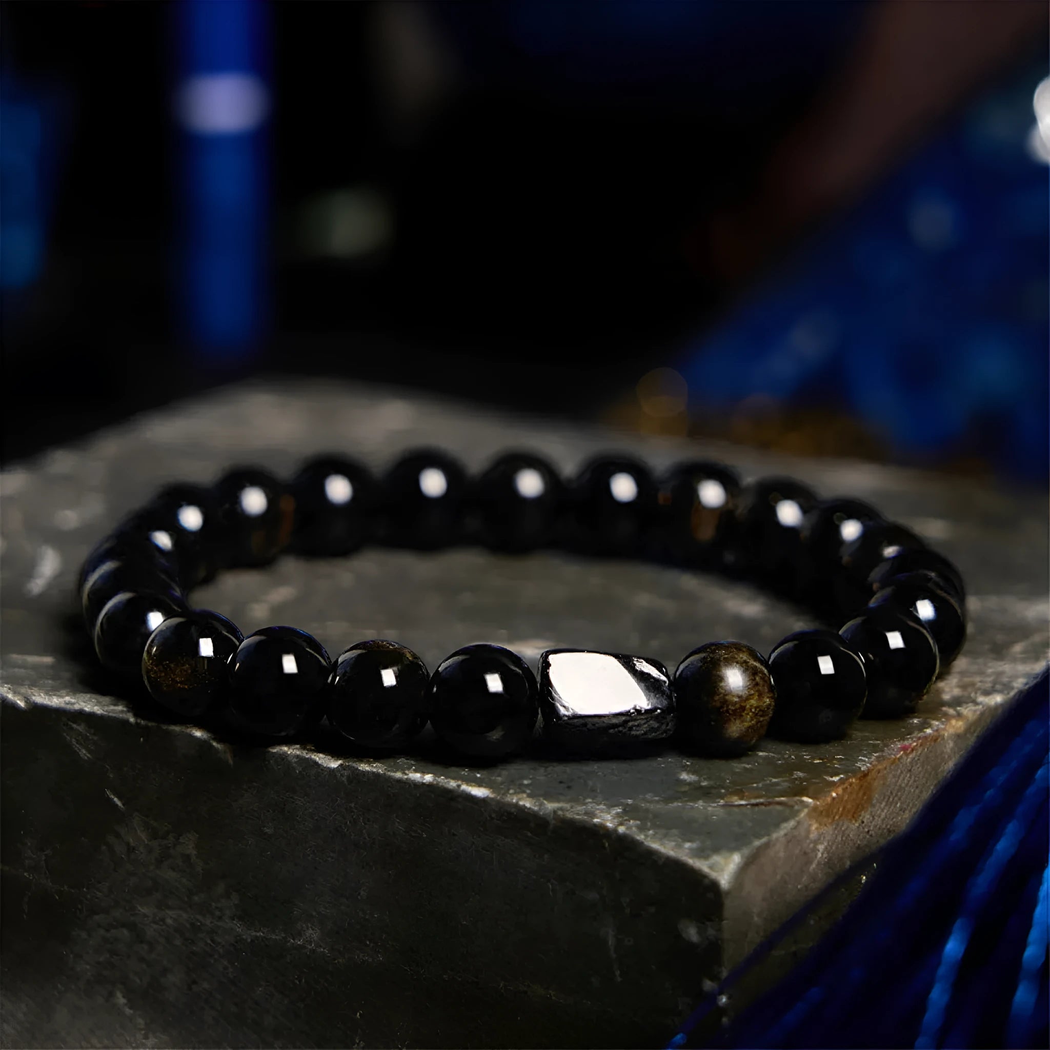 Natural obsidian single ring bracelet with constellations modelling on 8mm beads in retro style.